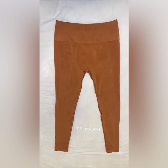 🧡 Alphalete Amplify Leggings Mandarin (M) 🧡 - Picture 3 of 6